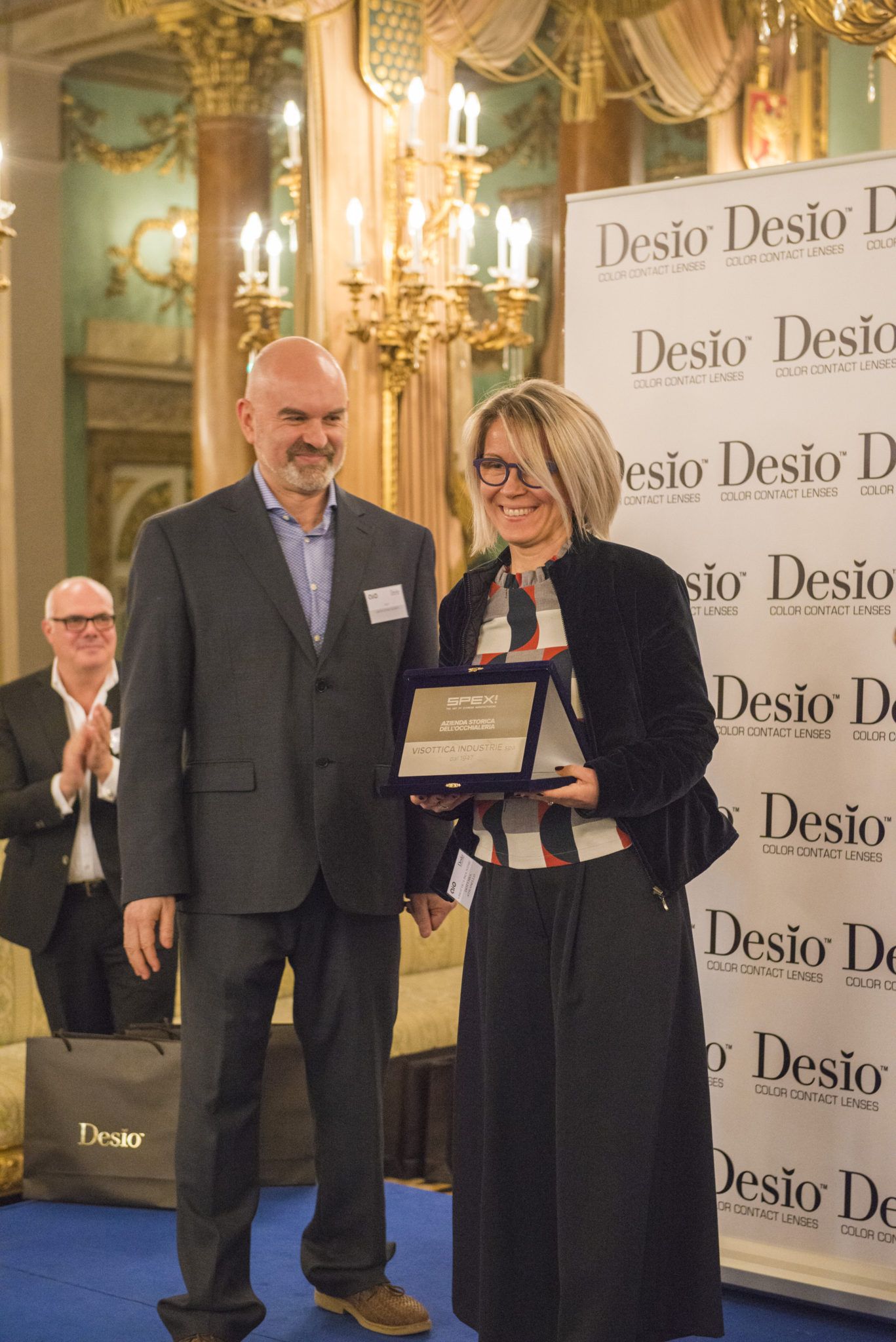 L’Associazione Italiana Ottici premia Visottica come Azienda storica del settore occhialeria